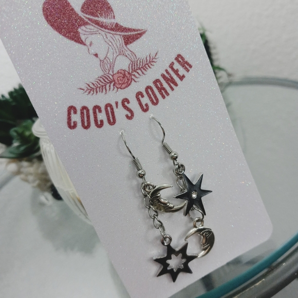 Moon and stars celestial dangle earrings - Picture 3 of 7